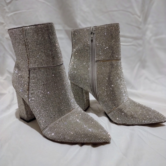 Silver Boots - Picture 3 of 7